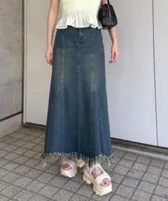 ランダムダメージデニムスカート mystic mline ボトムスのサムネイル