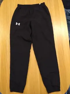 【美品】160 Under Armour 黒 ロゴ入りパンツ