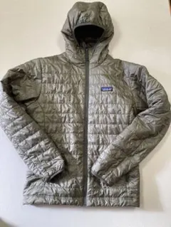 美品PatagoniaナノパフジャケットS カーキー