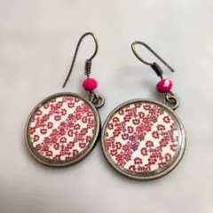 【新品】ハンドメイド　リバーシブル　花柄と放射状模様のピアス