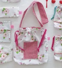 ソフィーエショコラ ポチャッコ サンリオ 伊勢丹 ファー 巾着ポーチ コラボ ソフィーエショコラ ポチャッコ サンリオ 伊勢丹 ファー 巾着ポーチ