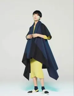 1325. ISSEY MIYAKE イッセイミヤケ　ロング羽織りのサムネイル