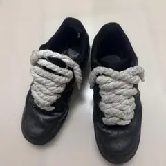 NIKE AIR FORCE 1 ブラック ローカット スニーカーのサムネイル