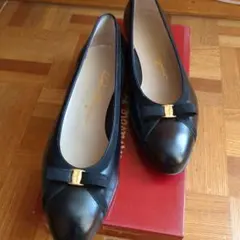 Salvatore Ferragamo ブラックフラットシューズ 7.5 C