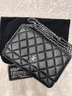 メタリックパーフォレーテッドラムスキンキルティングウォレットオンチェーンWOC