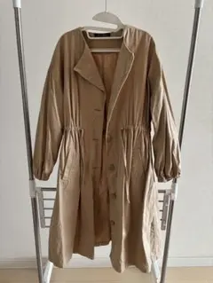 ベージュ トレンチコート