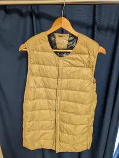 ダウンベスト ベージュ ワークマン