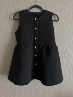 美品！GRL パールボタンノースリーブペプラムベストのサムネイル