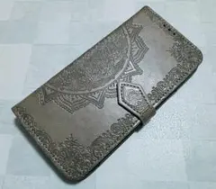 キズあり iPhone7Plus/8Plus ケース 手帳型 浮彫曼荼羅 グレー