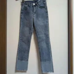 フリンジ裾 スリムフィットデニムパンツ　SHEIN