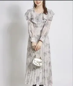 トッコクローゼット　ビックカラーニュアンスフラワープリント　プリーツ　ワンピース