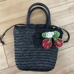 ブラック かごバッグ 巾着 ドット柄 いちごモチーフのサムネイル
