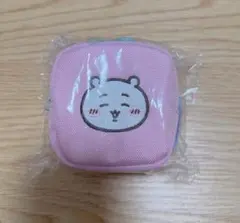 ちいかわ　カラビナつき刺繍スクエアミニポーチ