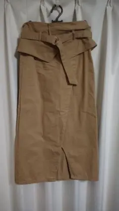 スリット入り　ベルト付き巻きスカート　ベージュ