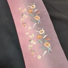 正絹　半襟　未使用　ピンク〜藤色　地模様　刺繍いり　蝶　牡丹　桜