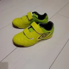 Umbro フットサルシューズ イエロー　キッズ17　新品