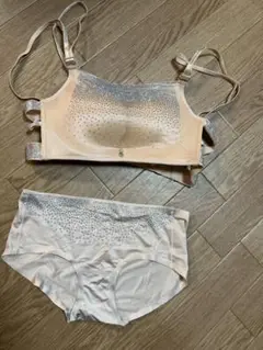 新品ビジュー装飾ブラレット＆ショーツセットサイズ34/B75