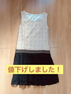 アイボリーと黒のパーティードレス