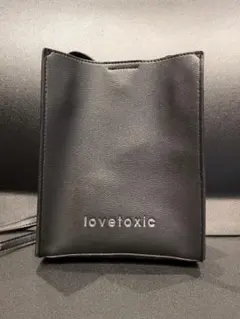 lovetoxic スマホショルダーバッグ ブラックのサムネイル