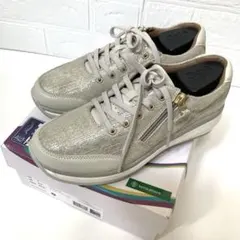新品 スニーカー