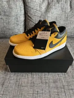 ナイキ AIR JORDAN 1 LOW UNIVERSITY GOLD タグ