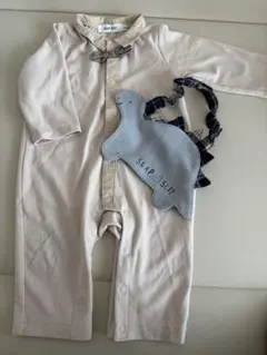 ベージュロンパース 恐竜型スタイ付き
