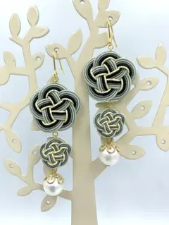 【水引】梅結びの2連ピアス 灰色