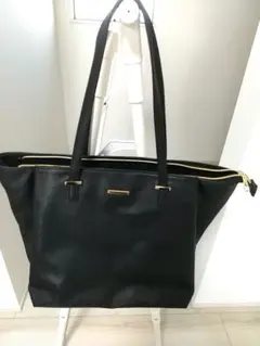黒のトートバッグ