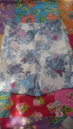 アクアガール 綺麗な花柄 ショートパンツ