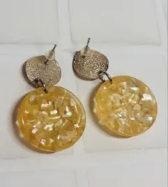 円型の黄色・金色系ピアス