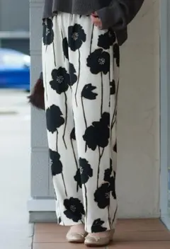 CHIGNON オリジナルフラワープリント ワイドパンツ イージーパンツ