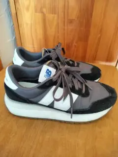 ニューバランス　MS237　23.5cm　黒　スニーカー