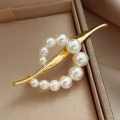 新品❣️パールブローチ　ゴールド　卒業式　入学式　パーティー　韓国【匿名配送】
