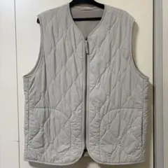 GU　キルティングベスト　ライトグレー　ダウンベスト　ベージュ