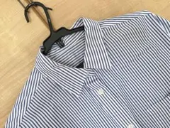 青と白のストライプ長袖シャツ　GU ストライプ