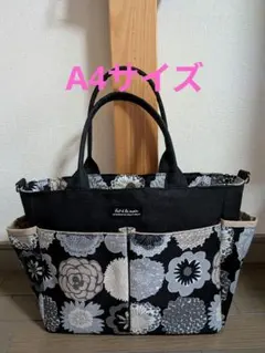 黒帆布◆ポップフラワー柄◆A4◆ポケット沢山トートバッグ◆ハンドメイド◆