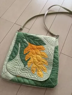 花と葉の刺繍キルティングポシェット　キャシー中島さんデザイン