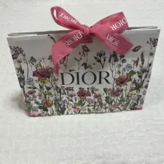 Dior ギフトボックス　リボン付き