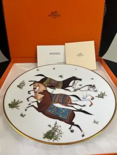 エルメスHERMES トゥカン　プレート 2枚セット　鳥柄　T.2325 エルメスHERMES トゥカン プレート 2枚セット 鳥柄 T.2325 - メルカリ