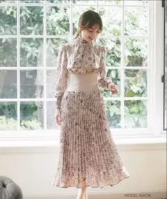 値下交渉可occo closet トッコクローゼット 花柄プリーツワンピース M