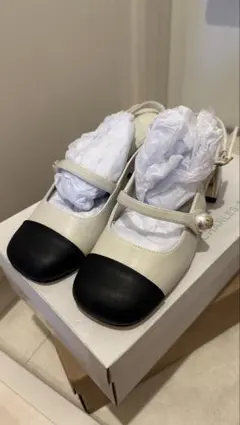 CHARLES & KEITH バイカラー パンプス 36サイズのサムネイル