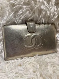 CHANEL シャネル 二つ折り　長財布 フラップ付き ゴールド色のサムネイル