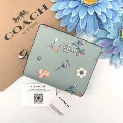 【新品】COACH(コーチ) ライトブルー 花柄 チャーム付き レザー 折り財布