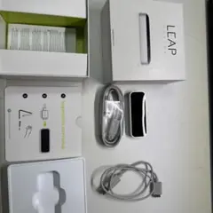 LEAP Motion Controller 本体とUSBケーブル