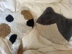 三毛猫　ハチワレ猫　ラグマット