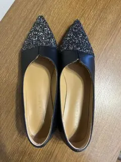 ポインテッドトゥパンプス 黒とグリッター