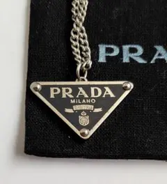 PRADA トライアングルロゴ ネックレスのサムネイル