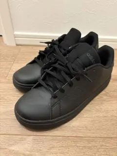adidas スニーカー