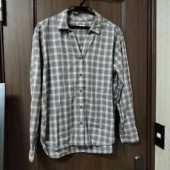 グレー トップス