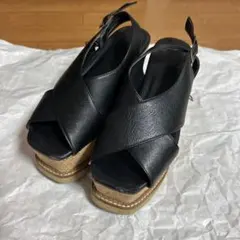 黒 クロスストラップ 厚底サンダル